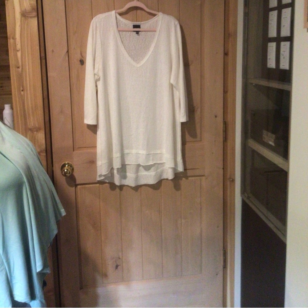 🔥🔥Wallpapher 2X light weight sweater tunic. Excellent preowned condition.